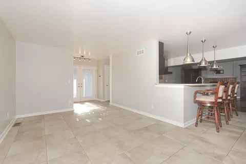 2170 Savannah Rd, Elgin, IL 60123 photo 4