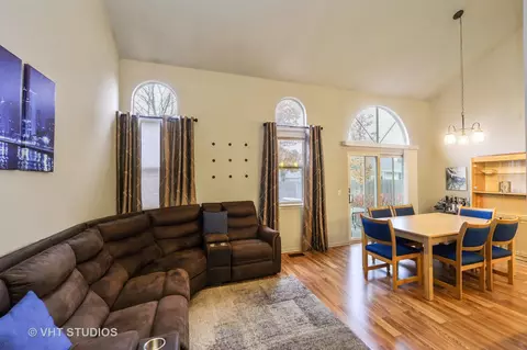 974 Ridgefield Ln, Wheeling, IL 60090 photo 4