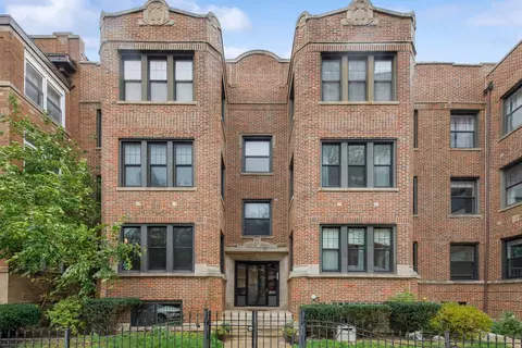 716 W Bittersweet Pl #2, Chicago, IL 60613