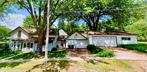 302 E 2nd St, Prophetstown, IL 61277