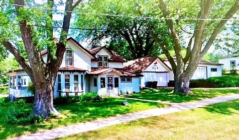 302 E 2nd St, Prophetstown, IL 61277 photo 2
