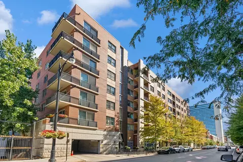 873 N Larrabee St #401, Chicago, IL 60610