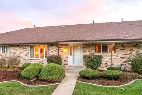 7336 W 152nd St, Orland Park, IL 60462