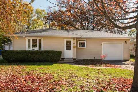 908 Vienna Blvd, Dekalb, IL 60115