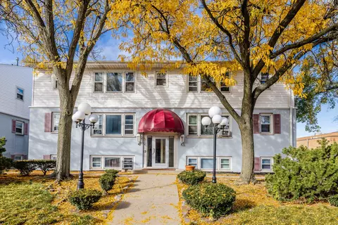9501 Kelvin Ln #2442, Schiller Park, IL 60176