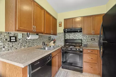 884 Cambridge Pl #124-C, Wheeling, IL 60090 photo 5