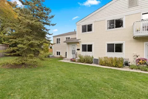 884 Cambridge Pl #124-C, Wheeling, IL 60090