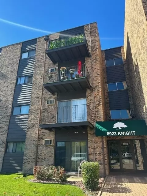 8923 Knight Ave #412, Des Plaines, IL 60016