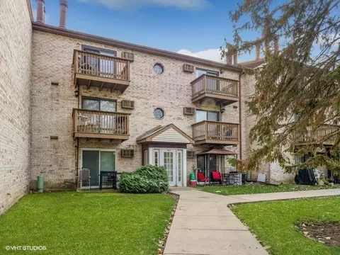 462 E Osage Ln #3B, Palatine, IL 60074