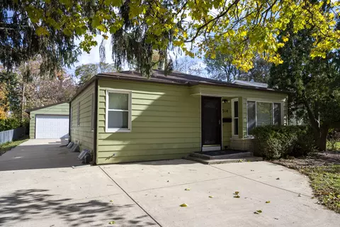 314 Royal Ct, Champaign, IL 61821