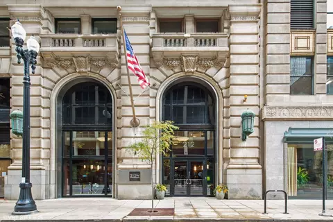 212 W Washington St #2010, Chicago, IL 60606