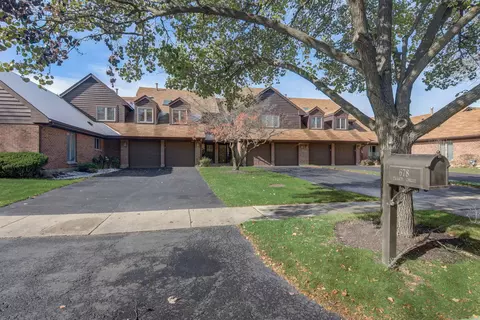 678 Picardy Cir, Northbrook, IL 60062