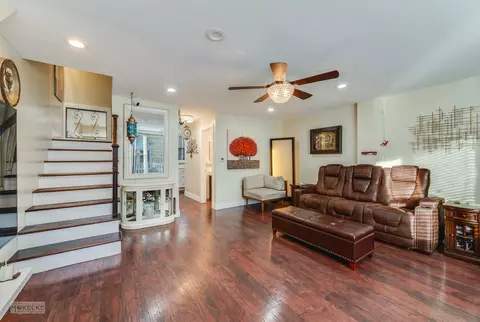 2039 Pine St #D, Des Plaines, IL 60018 photo 2