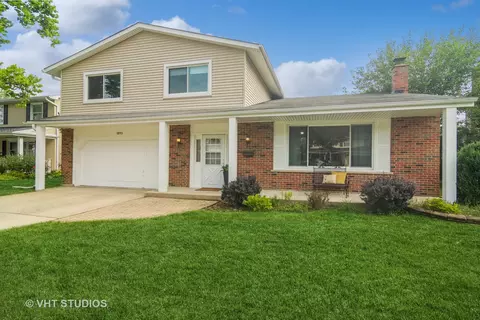 1093 N King Charles Ct, Palatine, IL 60067