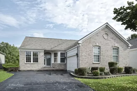 2714 Wessex Dr, West Dundee, IL 60118