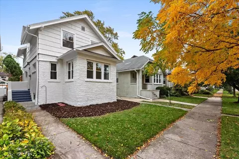 1124 S Elmwood Ave, Oak Park, IL 60304