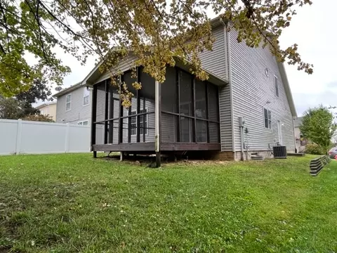 1221 Beacon Hill Ct, Normal, IL 61761 photo 4