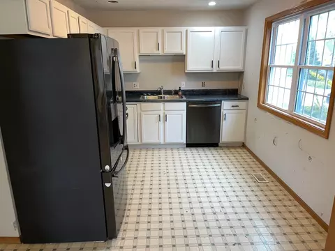 1221 Beacon Hill Ct, Normal, IL 61761 photo 8