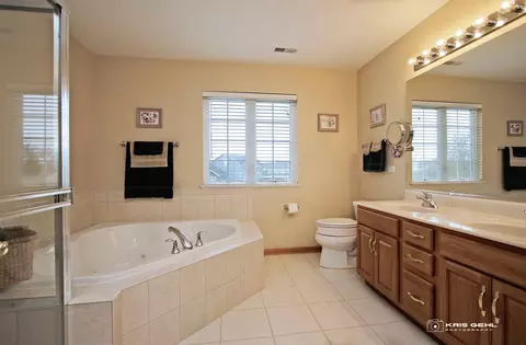 2403 Eisenhower Blvd, Mchenry, IL 60051 photo 17
