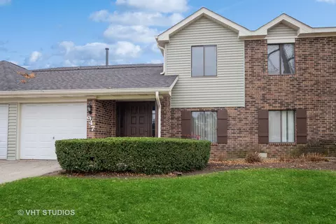 947 Cross Creek Dr #BB2, Roselle, IL 60172