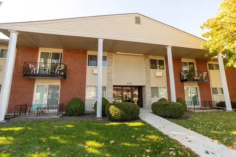8998 Kennedy Dr #1D, Des Plaines, IL 60016
