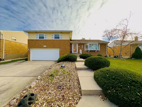 620 Elsie Dr, Melrose Park, IL 60160