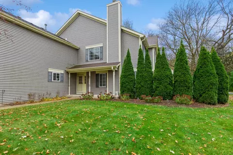 922 Surrey Ln #922, Sleepy Hollow, IL 60118