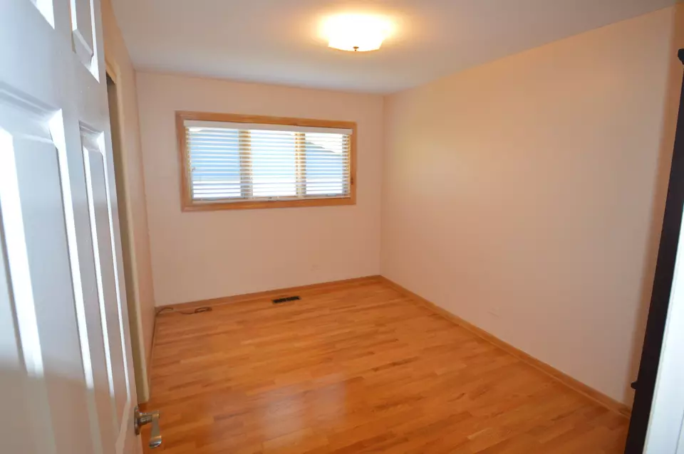  7632 Palma Ln, Morton Grove, IL 60053 photo 10