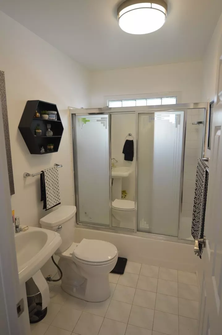  7632 Palma Ln, Morton Grove, IL 60053 photo 12