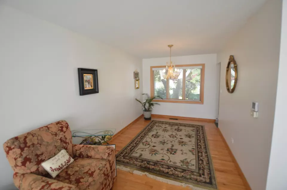  7632 Palma Ln, Morton Grove, IL 60053 photo 8