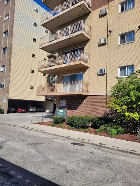 7443 Washington St #403, Forest Park, IL 60130