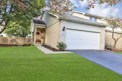 2023 Yellow Daisy Ct, Naperville, IL 60563