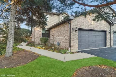 2065 N Juniper Ln N, Arlington Heights, IL 60004