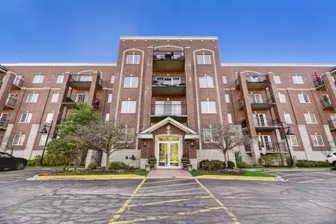 1479 N Milwaukee Ave #105, Libertyville, IL 60048