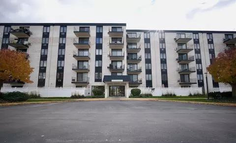 9118 W Elmwood Dr #5E, Niles, IL 60714