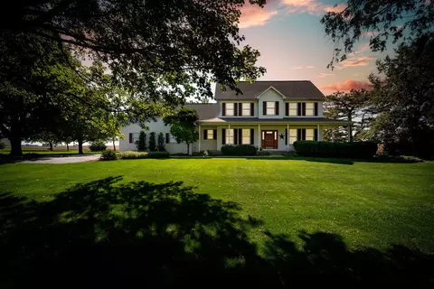 17527 E 2200 North Rd, Hudson, IL 61748