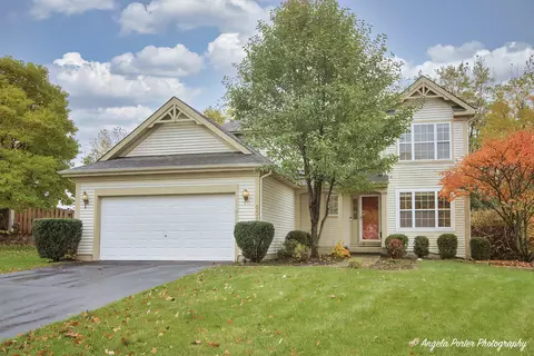 651 Lake Plumleigh Way, Algonquin, IL 60102