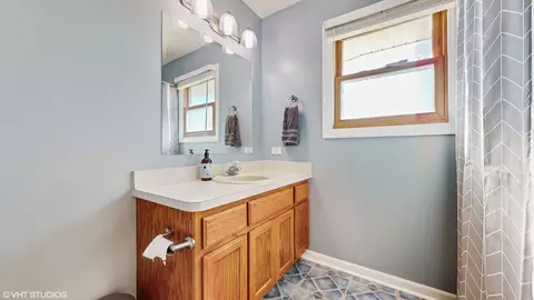 Bath - 2001 Hastings Dr, Plainfield, IL 60586 photo 2 of 2
