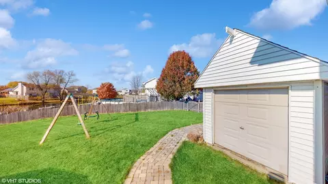 Exterior - 2001 Hastings Dr, Plainfield, IL 60586 photo 5 of 8