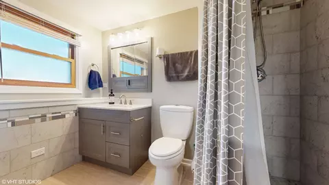Bath - 2001 Hastings Dr, Plainfield, IL 60586 photo 1 of 2