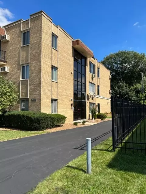 9821 S Cicero Ave #7, Oak Lawn, IL 60453