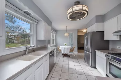 1500 E Geneva Rd, Wheaton, IL 60187 photo 8