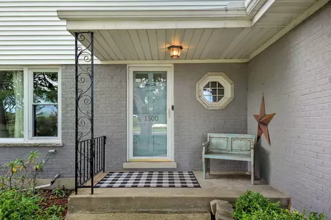 1500 E Geneva Rd, Wheaton, IL 60187 photo 3