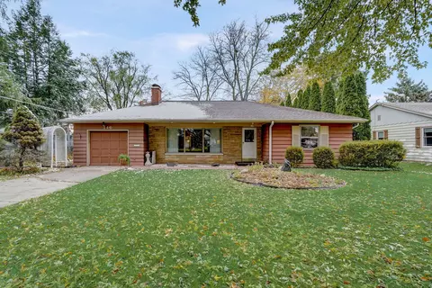 146 Peterson Pkwy, Crystal Lake, IL 60014