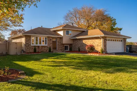 790 N 9th Ave, Addison, IL 60101