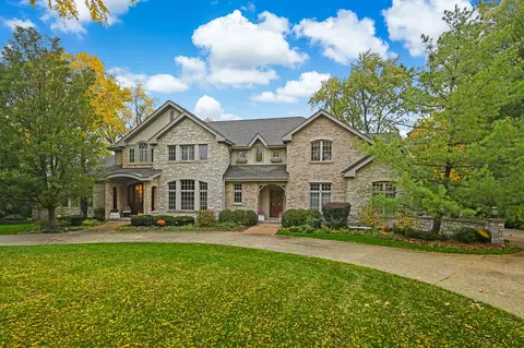 512 Ridgemoor Dr, Willowbrook, IL 60527