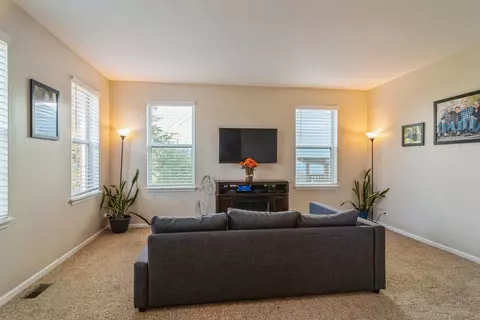 3021 Cranston Ave, Elgin, IL 60124 photo 3