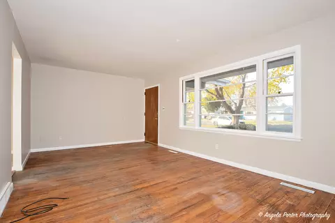 3005 Killarney Dr, Cary, IL 60013 photo 2