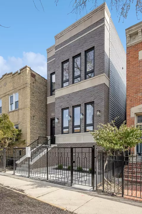 2119 N Oakley Ave, Chicago, IL 60647