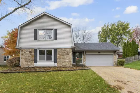 340 Glenwood Ct, Algonquin, IL 60102
